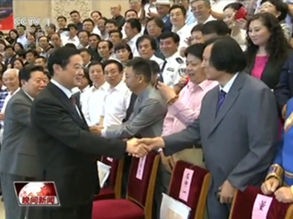 2016年6月13日至15日，中國民間文藝家協(xié)會第九次全國代表大會在北京京西賓館隆重舉行，中央政治局委員、書記處書記，中宣部部長劉奇葆，中國文聯(lián)主席孫家正，中國民間文藝家協(xié)會主席潘魯生等各級領(lǐng)導(dǎo)參加。華藝雕塑董事長傅紹相參加代表大會，并與劉奇葆部長親切握手。